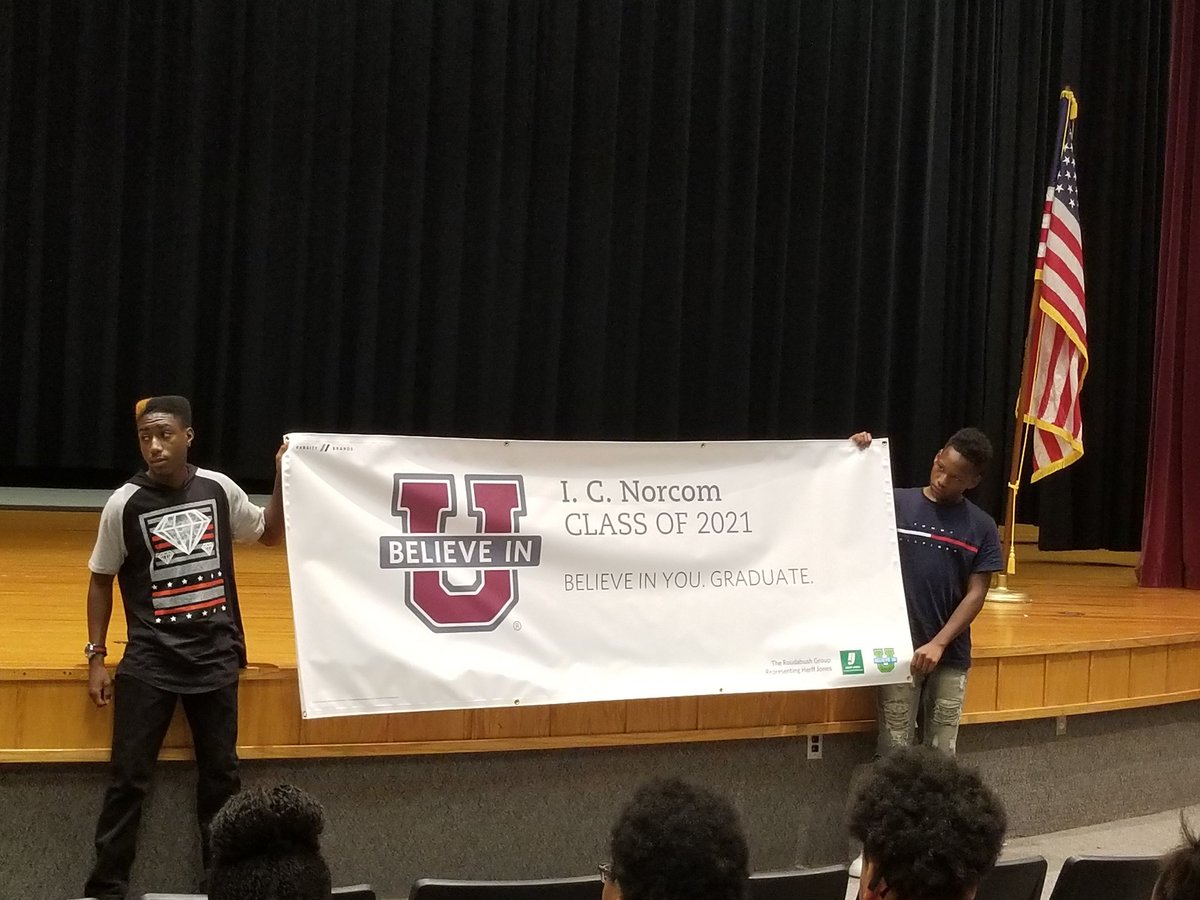 ICNorcom_Cheer's tweet photo. The class of 2021 banner! We believe in you!! #graduatein4 .@PortsVASchools .@ICNorcomHigh .@PaulMWilsonJr https://t.co/t0FsRjajdB