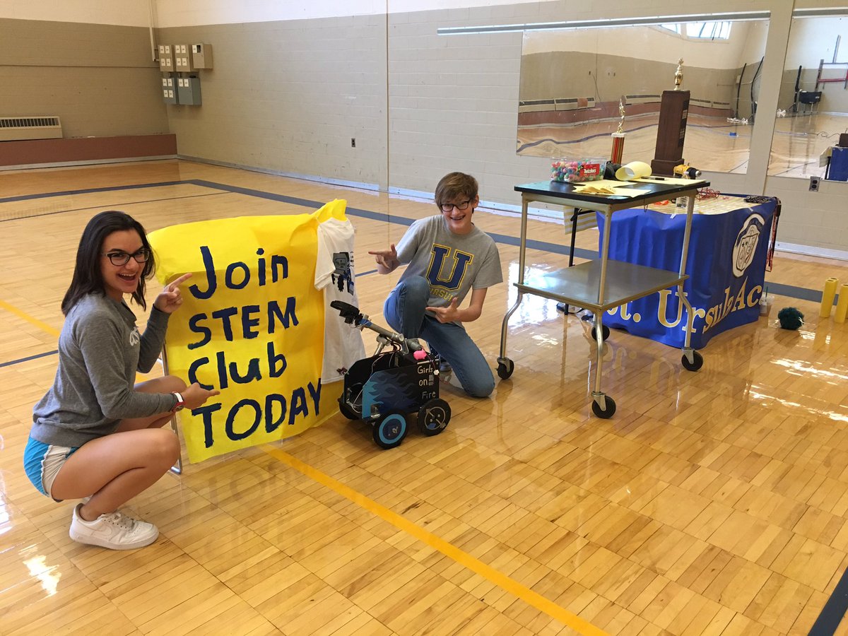 SUASTEMClub's tweet photo. SUA STEM Kicking off the 2017-18 season!!! 🤖🌱🌓 #stem @suatoledo https://t.co/G6SQzWNSNU