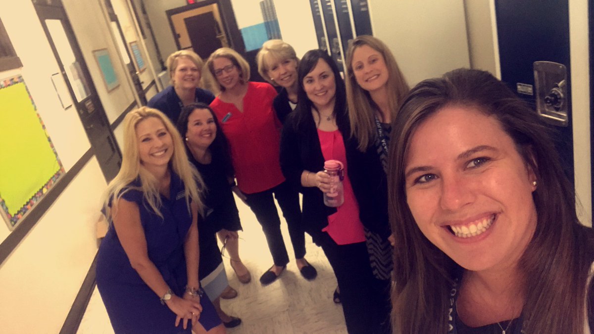 Nbarras8's tweet photo. Meet and greet day! Stop by to meet your middle school team ๐โ๏ธ #backtoschool https://t.co/1jxnsdIIkJ