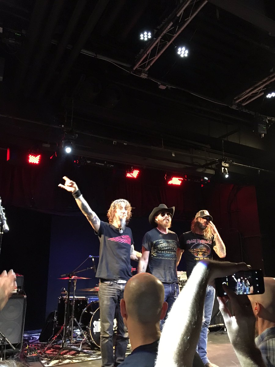 captmiserable's tweet image. "If you don't like the Supersuckers, then you don't like Rock n Roll"-Lemmy. Another kick ass show!