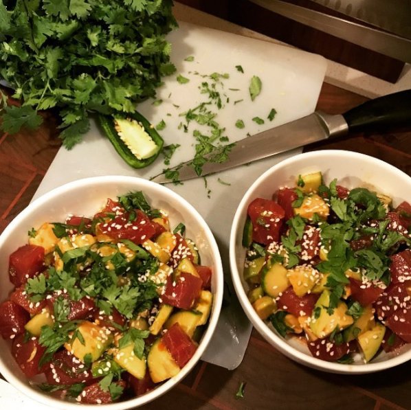 Here’s a fun and easy dinner idea to start your week: Tuna Poke. lobsterplace.com/blogs/recipes/…