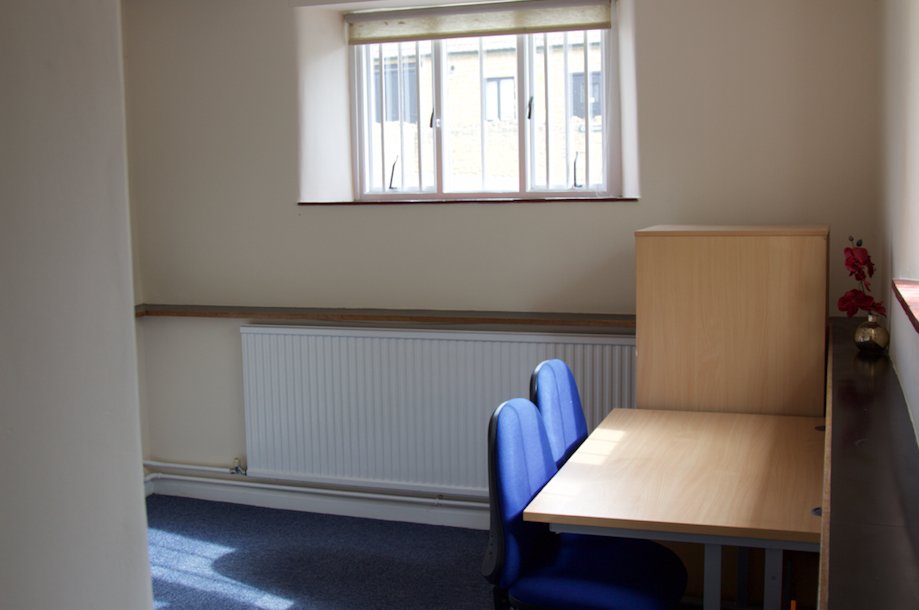 AbbeyManorBC's tweet photo. N2 is available now with it's own entrance and easy access to the conference facilities and reception. #yeovil https://t.co/qenjMAmwh8