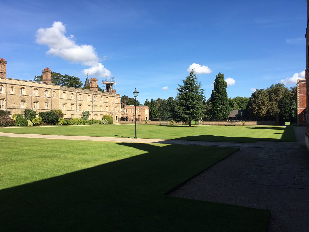 Weaves returns after a cameo with the bat.....great to have this longstanding Member of the XI on tour with us.....and Giles keeping track!