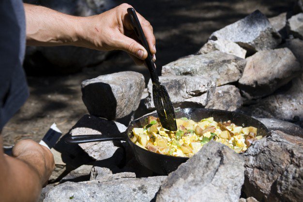 Breakfast is served! Start your Monday off right with this skillet scramble. bit.ly/2uDkova
#KOACamping #camp #recipes #foodie