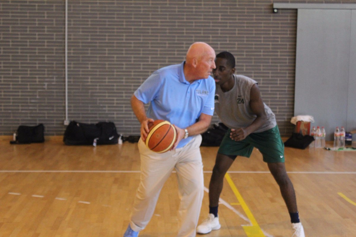 GreenWaveMBB's tweet photo. "You reach, I teach." Head coach @MikeDunleavySr  went 1-on-1 with freshman Shakwon Barrett pre-practice #TulaneInSpain 🌊🏀🇪🇸 https://t.co/ixUu6pCJ3n