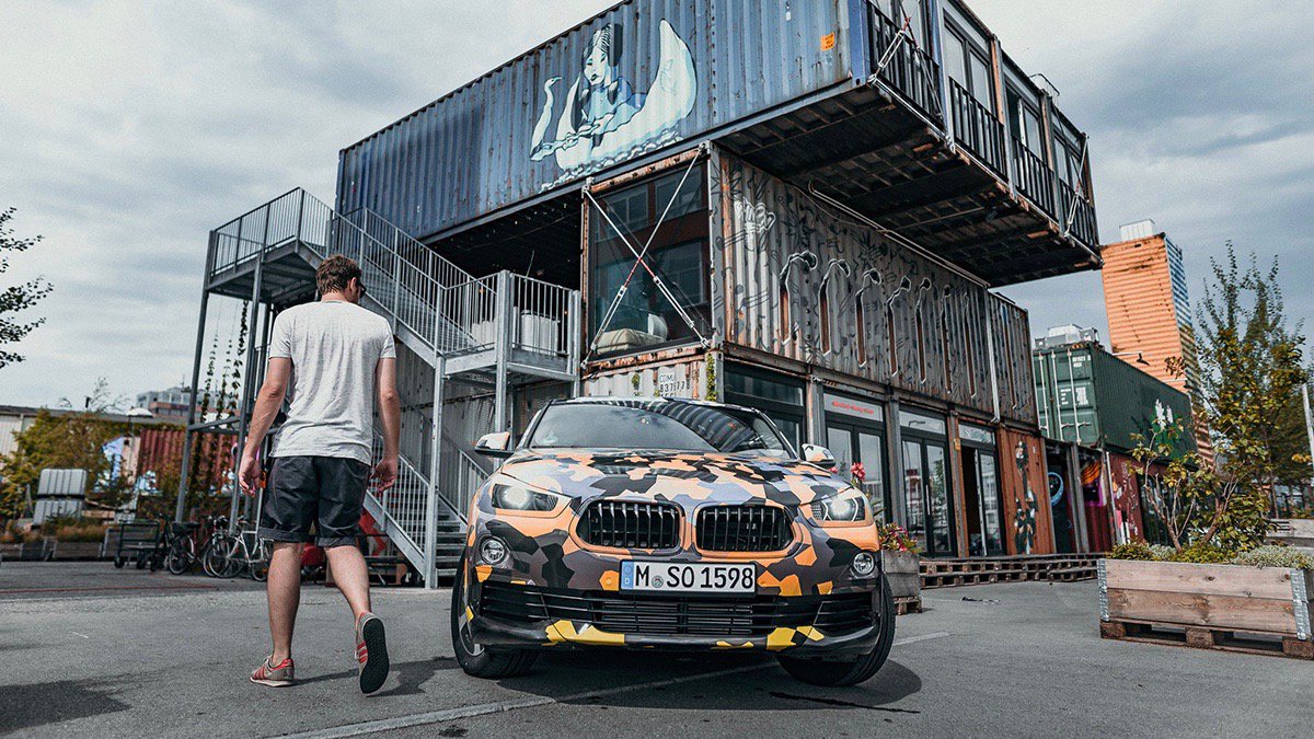 BMWGroupFrance's tweet image. Un caractère bien trempé. 
La Nouvelle BMW #X2 est impatiente de se dévoiler sous sa robe définitive. Restez connecté.
