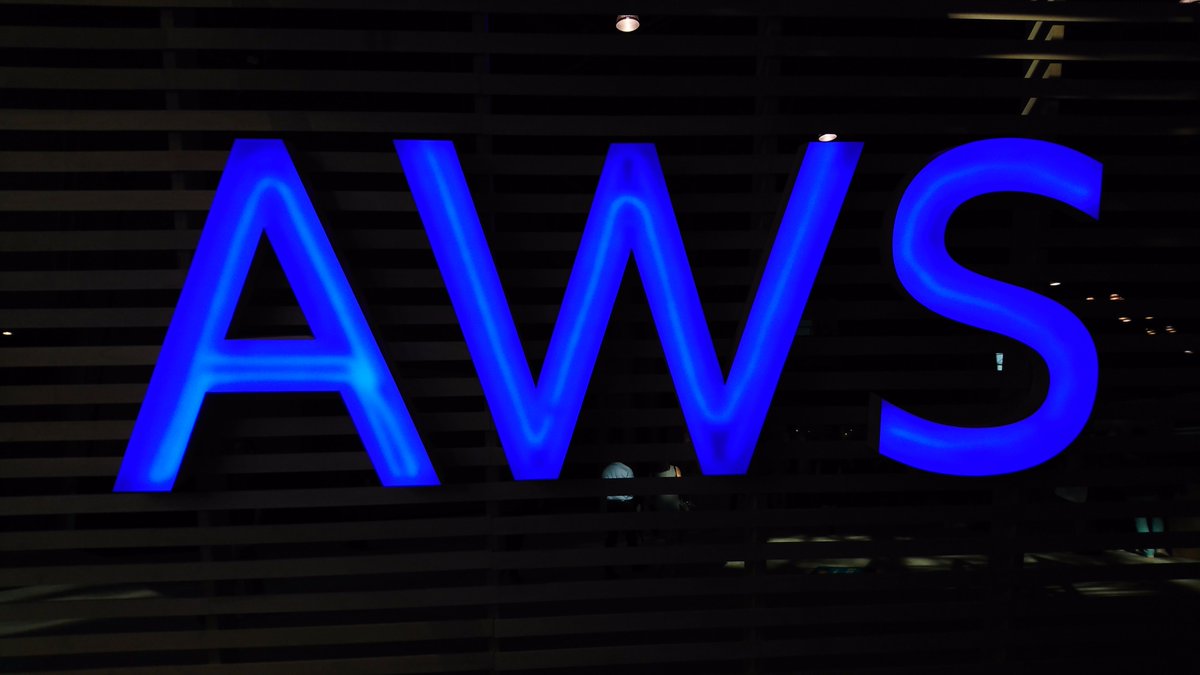 codewithflo's tweet image. The AWS Summit is kickin'! So happy to be here and learning 🙌🏻
@amazon #AWSSummit #AWSSummitNYC #AWSSummitNYC2017 #AWS #NYC