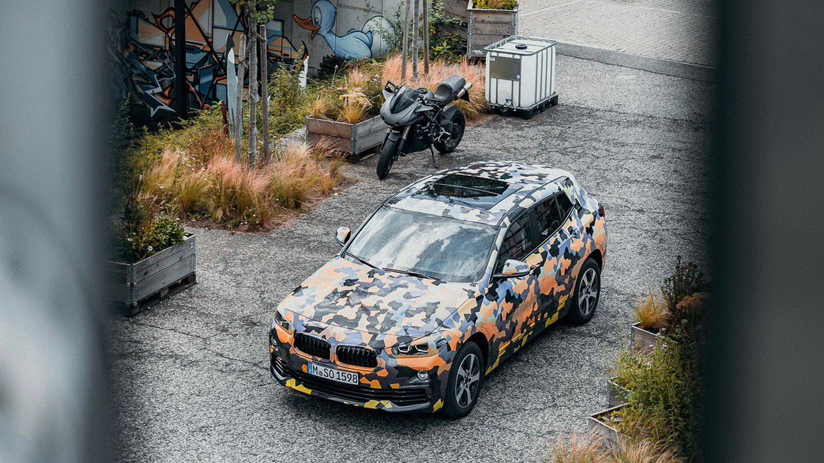 BMWGroupFrance's tweet image. Un caractère bien trempé. 
La Nouvelle BMW #X2 est impatiente de se dévoiler sous sa robe définitive. Restez connecté.