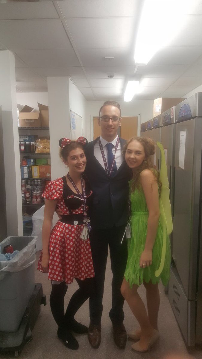 Disney fancy dress weekend #rememberwherethemoneygoes 💚💜❤️@sarahvfrost1 <a href="/smmottram/">Sam Mottram</a> <a href="/SDEBDD/">simon ewins</a>