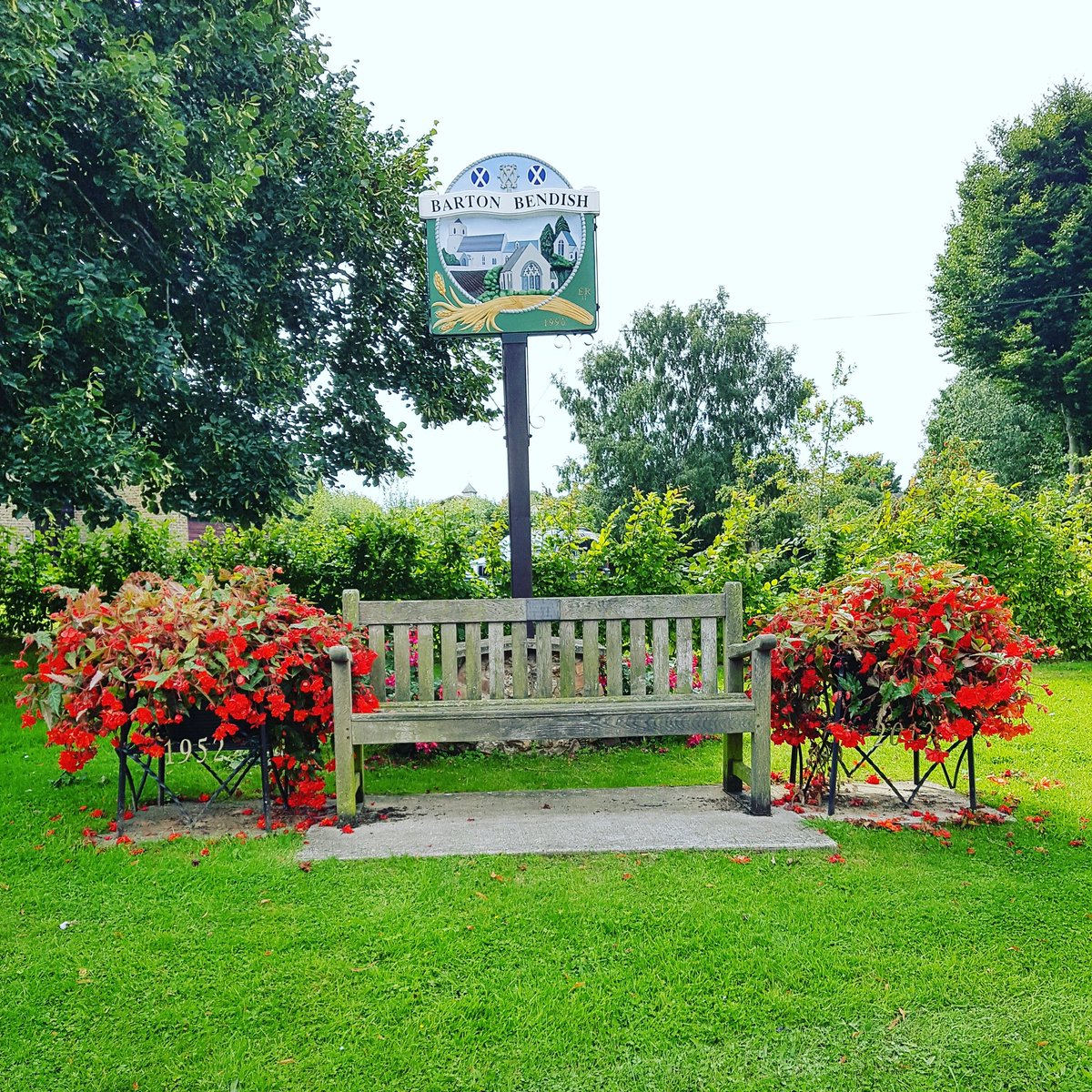 BartonBendishUK's tweet photo. Admiring the gorgeous flowers by the village sign #norfolkuk #norfolkvillage #bartonbendish #flowers #beautiful #sunnyday #villagelife https://t.co/sO88siOWPq
