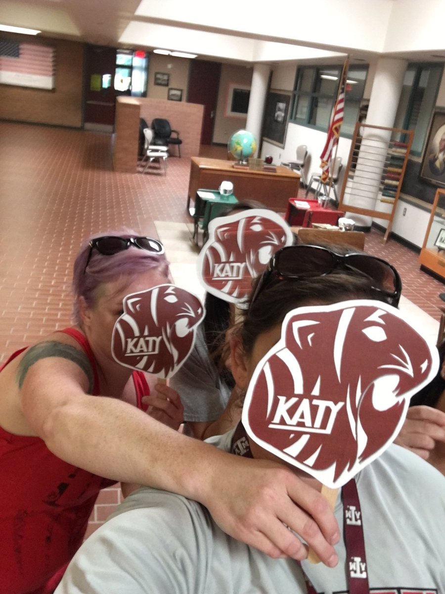 FrauBelk's tweet photo. RAWR! Stop 7. #KHSamazingrace #team38 @KatyHSPrincipal https://t.co/Q3RYBmsjjP
