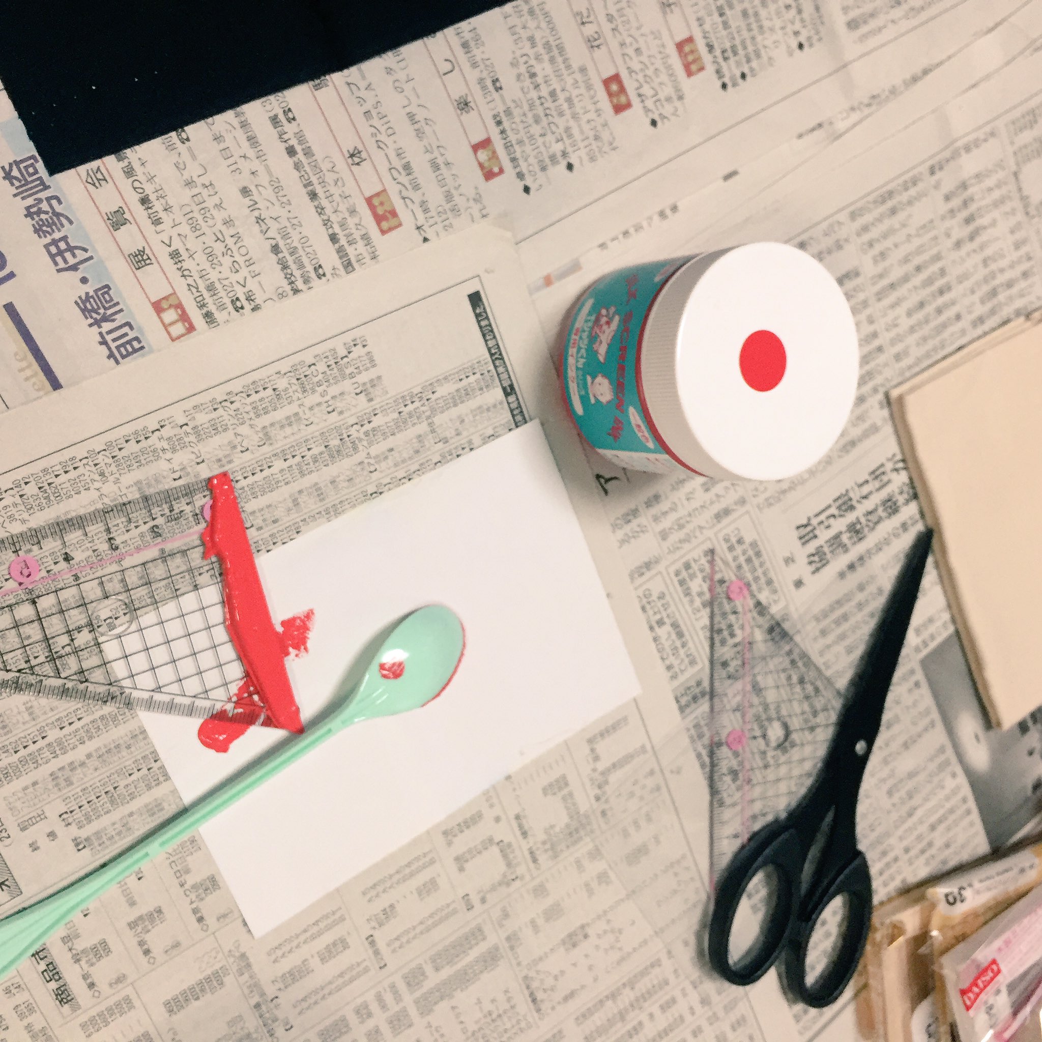 温井裕子 ぬっく はじめてのシルクスクリーン カッティングシートをプロッターでカットして版製作 テトロンはオーガンジーで代用 木枠は100均の木製フレーム インクはtシャツくん スクイージーは100均の三角定規 インク以外ほぼ代用品でできました