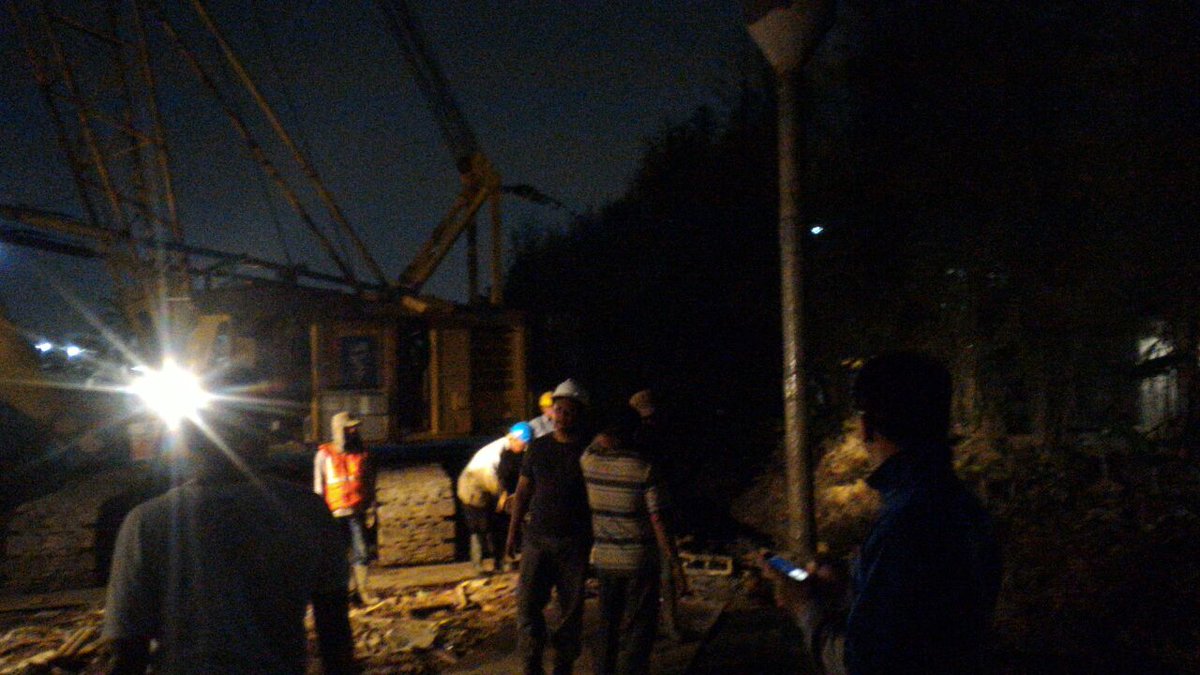 wargabintara's tweet photo. Pembangunan Apartmen Bintara dikerjakan malam ini.Menganggu warga,padahal dari awal juga tidak ada ijin warga @syaikhu_ahmad @SobatHK https://t.co/VfNKhHEs5v