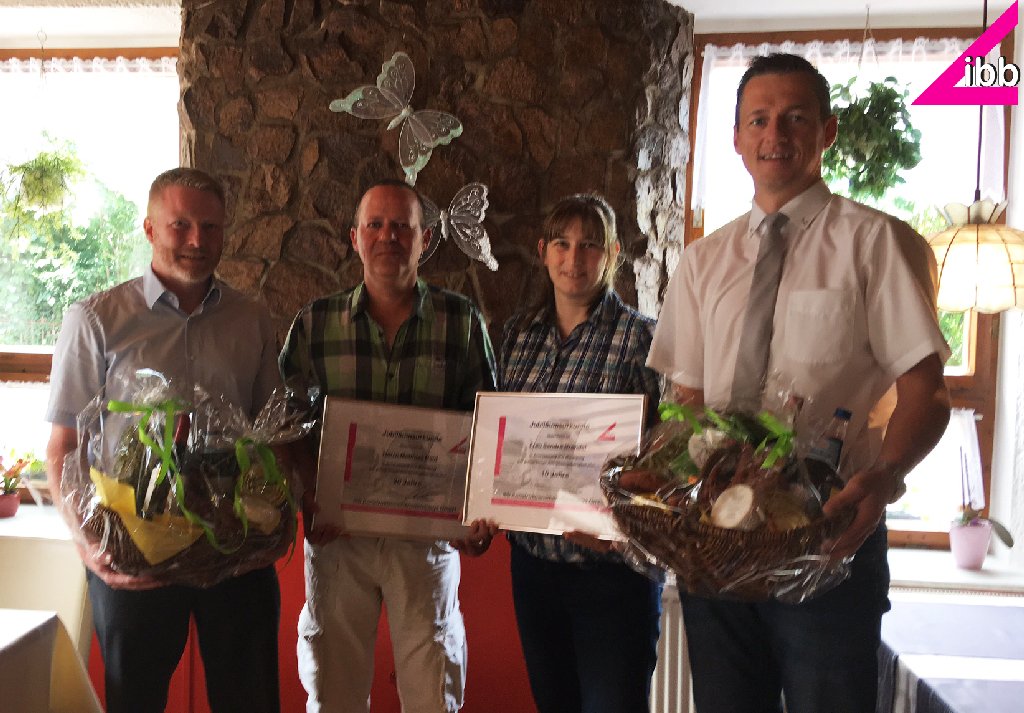 ibbEngineering's tweet image. Zwei langjährige Mitarbeiter geehrt - für insgesamt 30 Jahre ibb Zugehörigkeit - mehr bit.ly/2w3QK6p