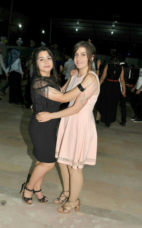 Soldaki ablam sağdaki kuzenim 😘 nasil lar sizce ?