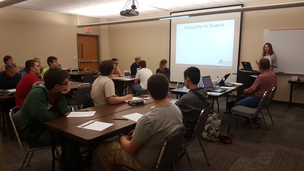 tchhs's tweet photo. Kicking off our new adventure ..Student Run Help Desk #DCSDAAL #DCSDSRHD #teamwork  @cobyculbertson @CarlyleBishop @davidmoeller @DCSD https://t.co/iSvjEAdxNY