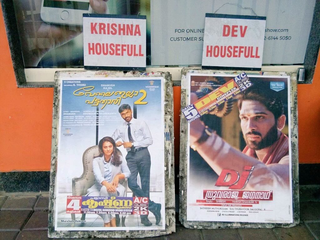 Its__Kavi's tweet photo. #VIP2 Malayalam Poster #KrishnaTheater Houseful
Everywhere #BBHITVIP2 #VIP2MassHit #vip2therihit
@dhanushkraja @soundaryaarajni @KajolAtUN https://t.co/fqM7mKERc0