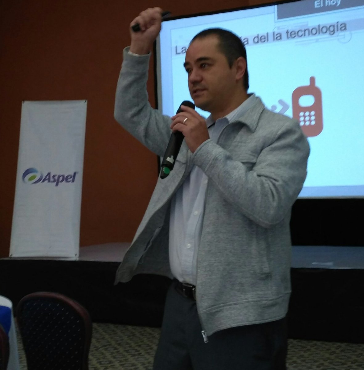 InfochannelMX's tweet photo. Tempranito empezó el segundo día del #TrainingShow de MasterChannel. Brian Nishizaki de @Aspeldemexico habla sobre la revolución digital https://t.co/CuKOXxRm7X