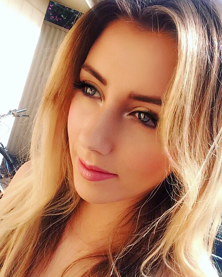 Colourswept's tweet photo. Getting that summer glow with today's look! ☀️ https://t.co/mymvcyIfAv