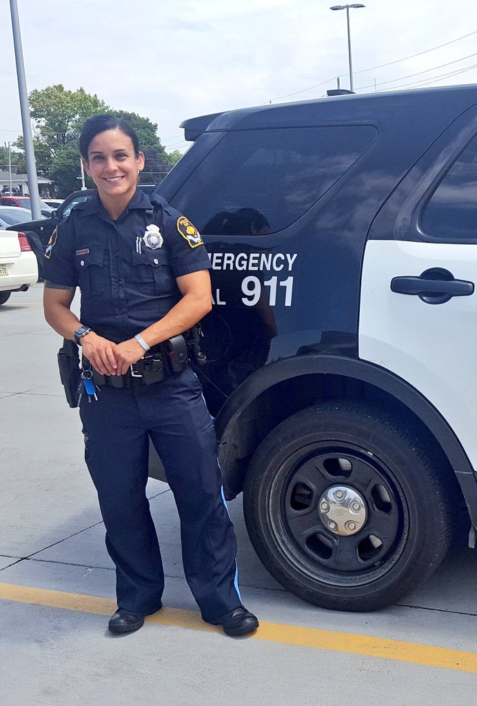 OmahaPolice's tweet image. #MeetAnOfficerMonday 

Meet SW C-shift Ofc:
Ofc: Romina Perez
With #OPD 1 yr

Fun facts: In the @USArmy Reserves &amp;amp; works out every day.