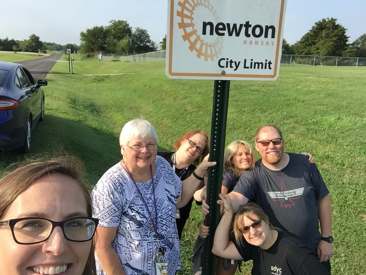 corinaenns's tweet photo. Newton city limit! #scavenger hunt #7gold @chisholmpride https://t.co/H3Th4zSl5B