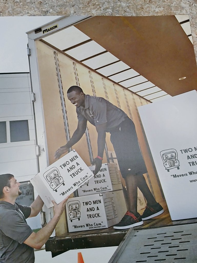 buckeyela9's tweet photo. Booked the movers and the storage facility this morning. #shitisgettingreal #movingday #pack #packing and #morepacking https://t.co/R3Wx5RYYLV