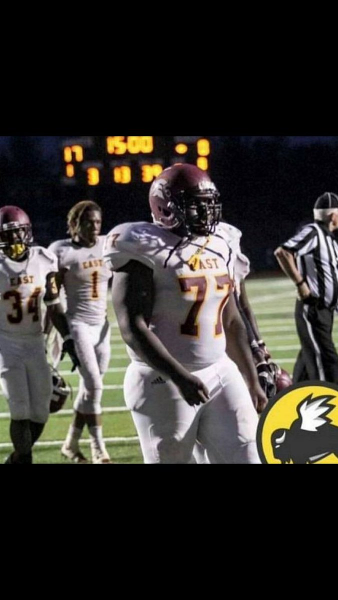 MartinShadrach's tweet photo. RIP BIG DAV #longlive77 #thrivinglegend https://t.co/f0CYidPikL