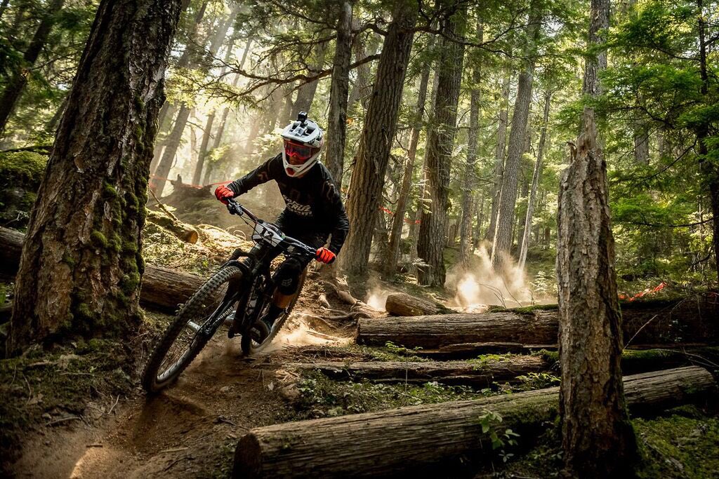 foxracingcanada's tweet photo. A demanding race with a rewarding 3rd place podium finish for @markscott259 in the #crankworx Enduro.

#ridewideopen #bornfromdirt https://t.co/99OT2Lxk9B