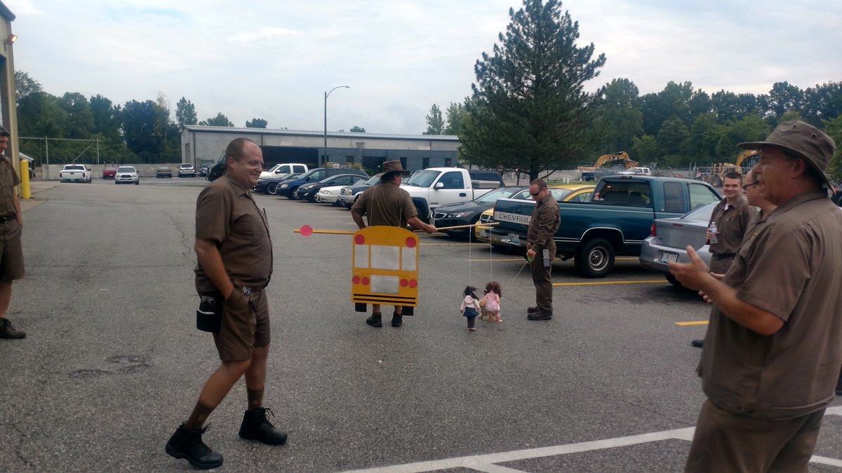 stl1mtk's tweet photo. Crystal City Guard Gate. We are aware School is Starting. https://t.co/koTerncyXc