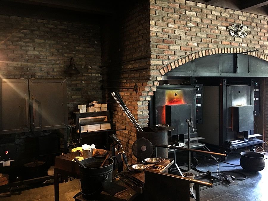 disneyarribas's tweet photo. Visit Crystal Arts in The Magic Kingdom and see a live demonstration at our studio #magickingdom #crystalarts #glassblowing #disneyparks https://t.co/X3M6n5TPhx