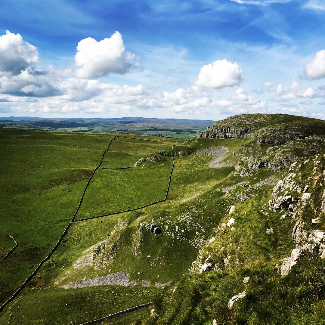 Goldie147's tweet photo. My Playground #attermire #Settle #fellrunning https://t.co/vriGG6Hwhp