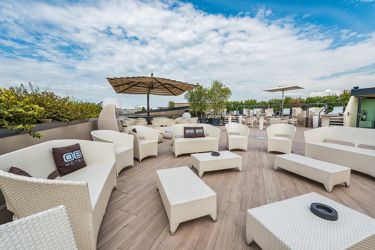 DBHotelVerona's tweet photo. Goditi il pomeriggio in terrazza: un tuffo nella vasca idromassaggio e un po' di relax nei lettini prendisole!
#DBHotelVerona https://t.co/ir6ZVpKlFF