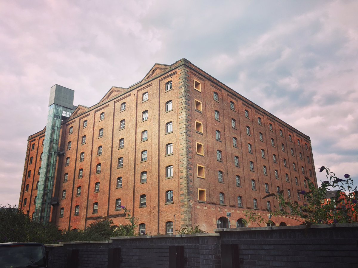PassportGoals's tweet photo. Bold and beautiful. Some of the amazing structures in #Manchester 🏙 @visit_mcr https://t.co/uNqO1ITvv5