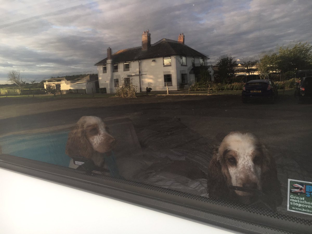 Spaniels258's tweet photo. Overnight stop nearGretna. Whew, that was a long drive hudad! #ironbridge #BritStop #RVroadtrip https://t.co/f52jDvlTdK