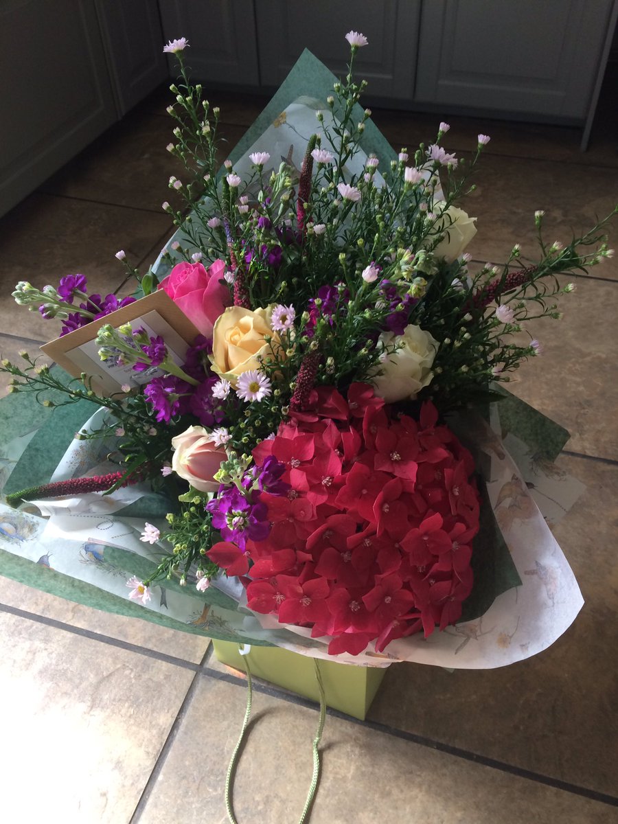 Today's get well soon flowers 🌺