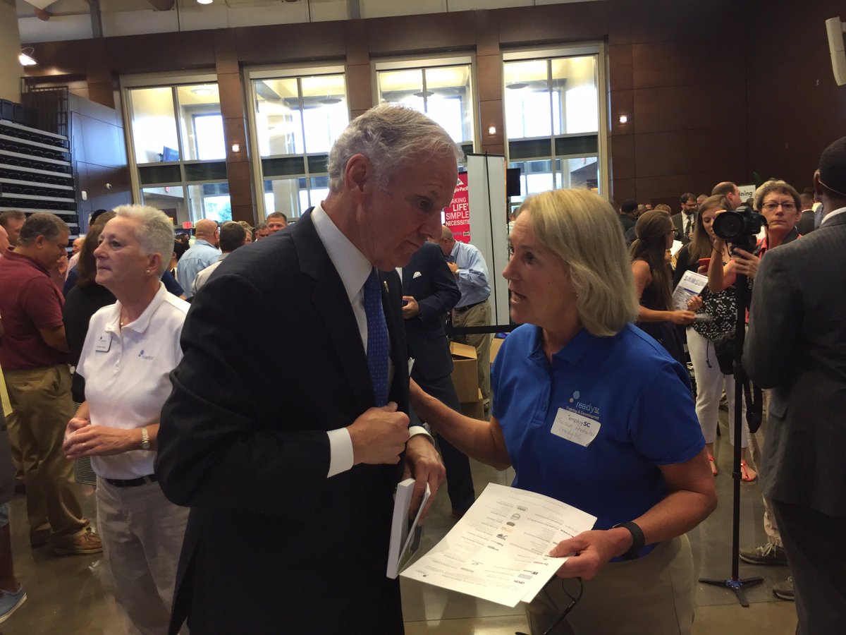 DivEconomicDev's tweet image. VP Susan Pretulak briefing SC Gov.  Henry McMaster on the EZone Act.