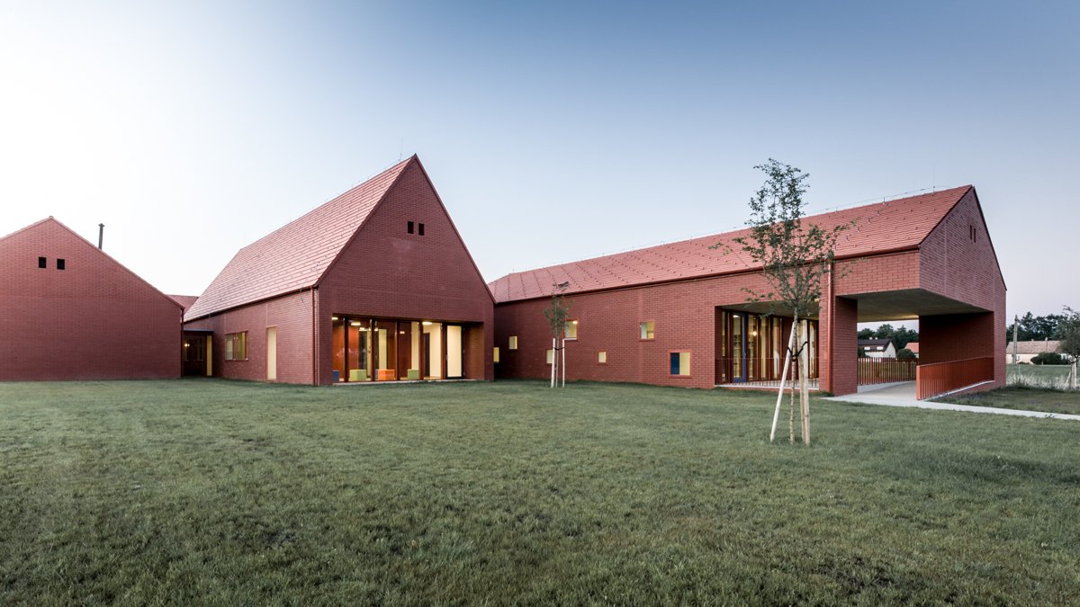 FoldesArchitect's tweet photo. Learn more about our NURSERY in Nagykovácsi, Hungary on @Archello 
https://t.co/RFEig2JCrj

#architecture #nursery #Children #brickhouse https://t.co/UnnJRanpLO