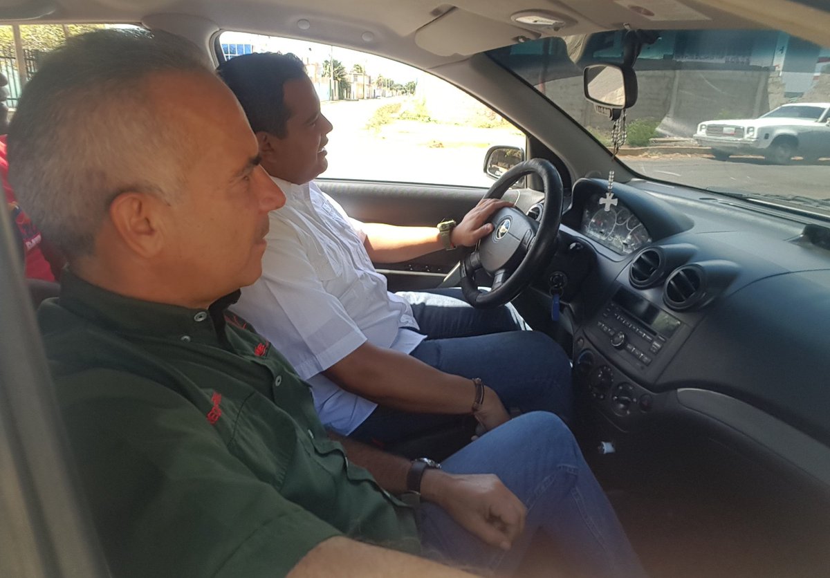 FreddyBernal's tweet photo. Aquí vamos al CNE de Falcón a inscribir al candidato de la Juventud Patriota, joven Bolivariano y Chavista @VClarkB #EnFalconGanaVictorClark https://t.co/vQf7tz5Ywr