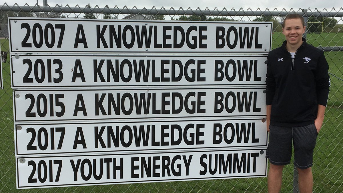 GSL_ACTIVITIES's tweet photo. Love hanging championship signs. Thanks for the help Derek #GSLAD https://t.co/QDn6ciAZiH