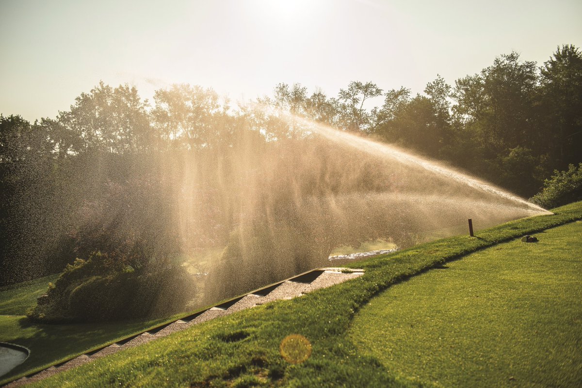 Available for order TODAY #RBRotors 500/550 series provide the right coverage for tees, greens &amp; other small areas! 
rainbird.com/golf/products/…