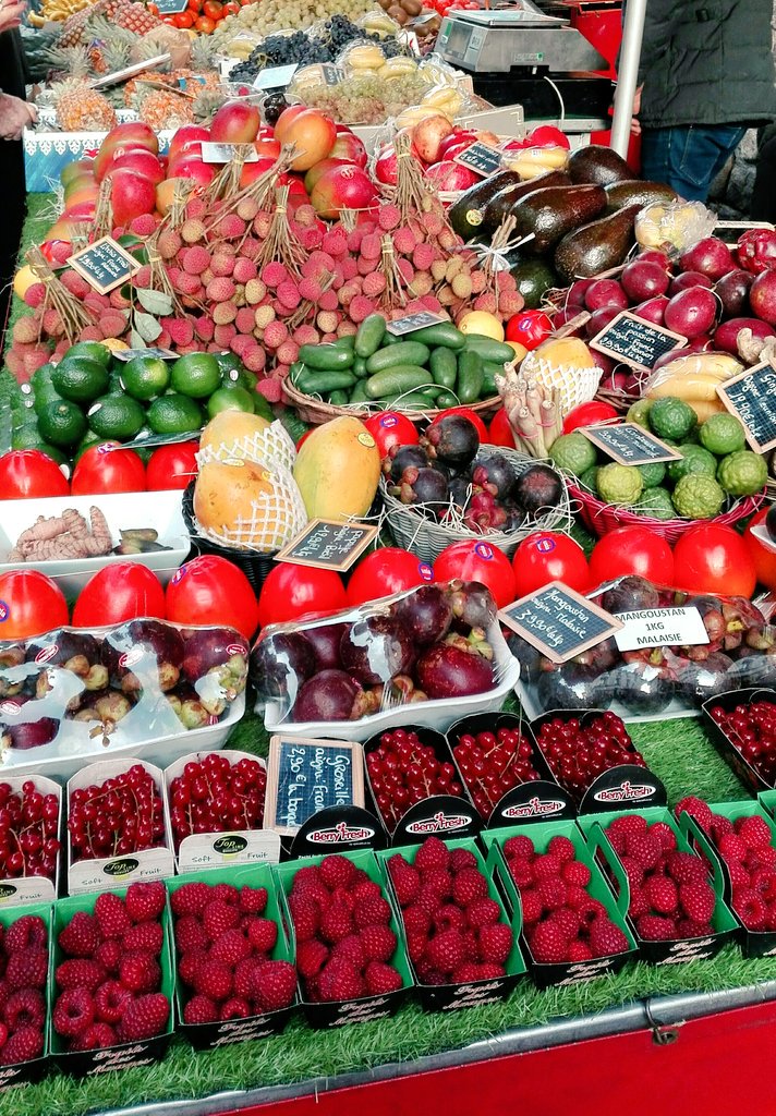JavaFresh_Fruit's tweet image. ☀A typical french farmers' market @FruitsLegumesFR  😋 #vannes #exoticfruit #rungis
