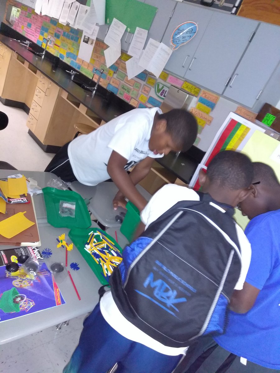 FeliceBrandy3's tweet photo. #MBKBuffalo STEAM Day. We encourage Black excellence. https://t.co/Si4seKJIpp