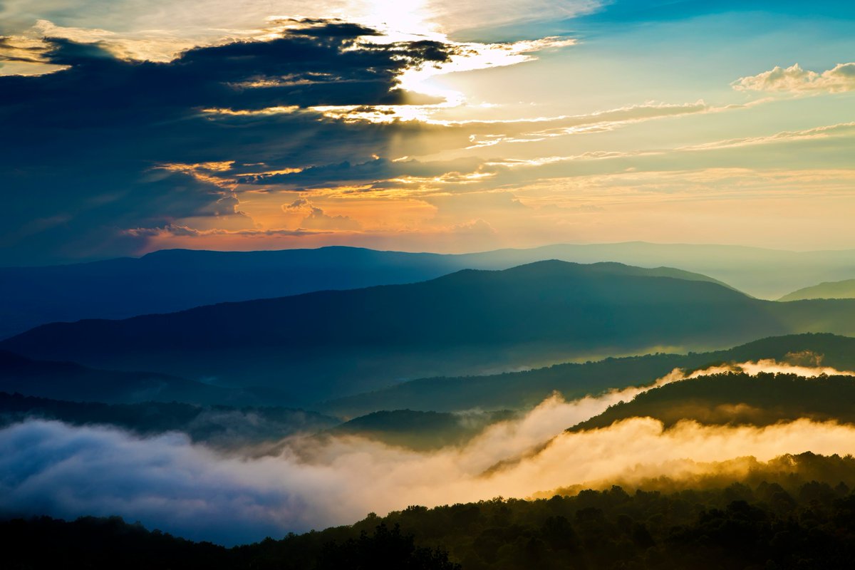 Interior's tweet image. RT to celebrate 80 years of amazing adventures on the #AppalachianTrail! Pic by Kah-Wai Lin #FindYourWay