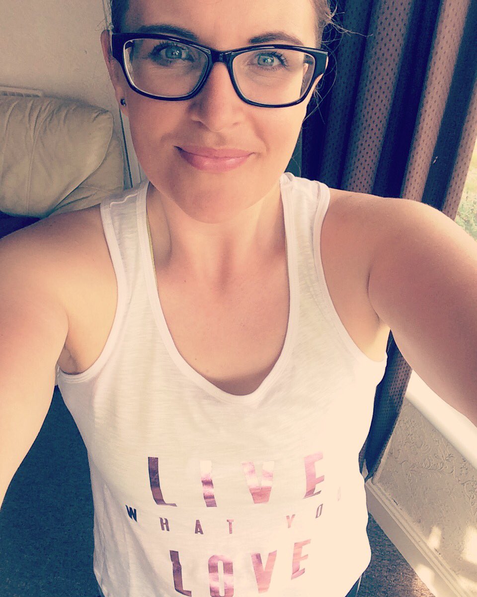 ClaireLDutton's tweet image. Feeling fab in my new #pilatesgear a birthday present from my sis 😁