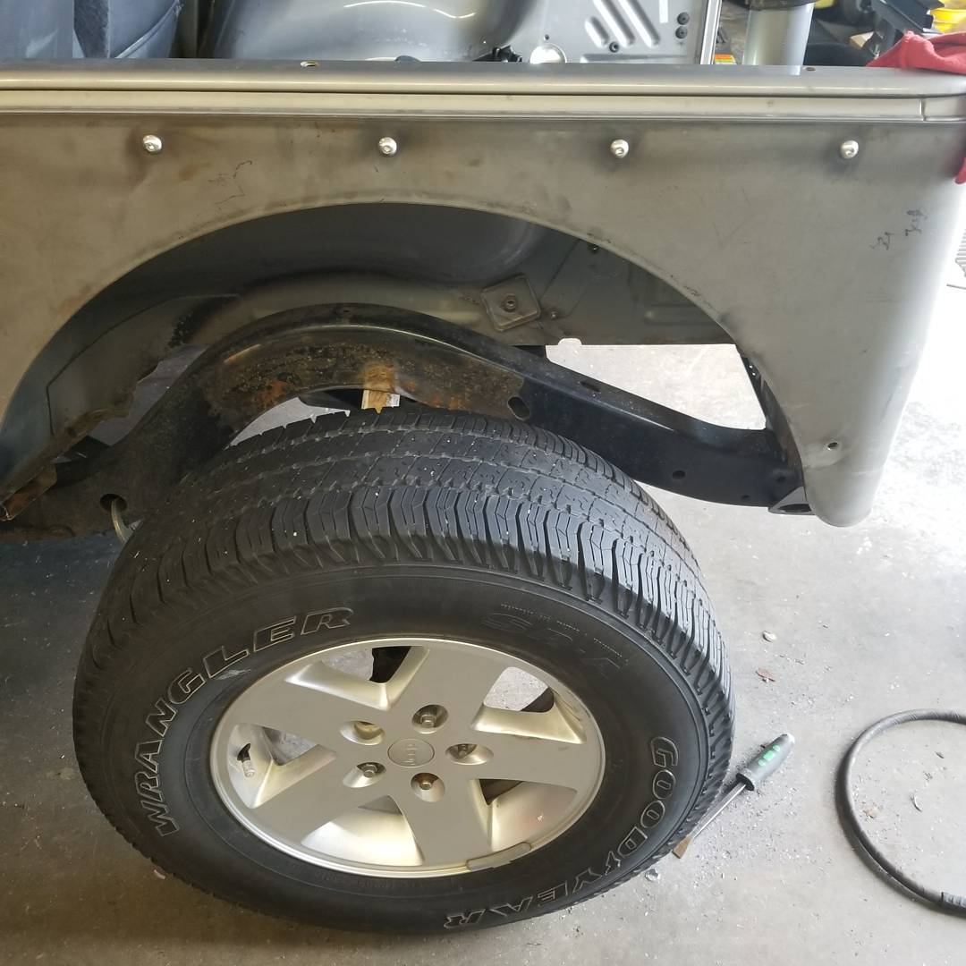 It's your Monday morning stretch with TNT. This Monday we are doing #sheetmetalmustdie stretch. #tntcustoms #masteryourterrain #madeinusa🇺🇸