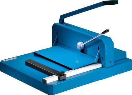 Dahle_NA's tweet image. The 842 #Dahle Pro Stack Cutter is the series' baby, but it can still cut 200 sheets of paper! ow.ly/Zfjn30eowyZ #stackcutter