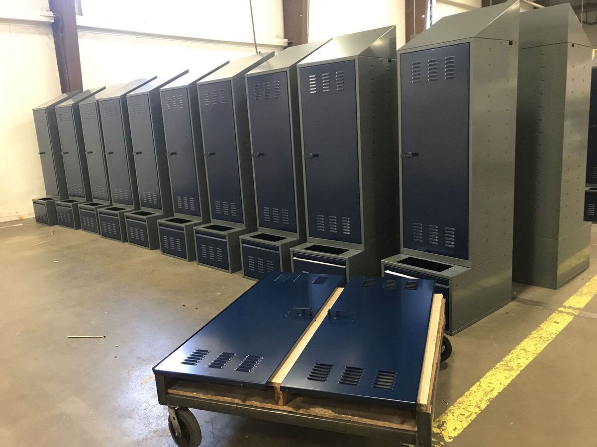 DebourghMfg's tweet photo. #HeavyDutyPersonnel #SentryOneLatch #StormGray #NavyBlue #TwoToned #LouveredVentilation #PianoHinge #SlopeTop #BuiltWithPride https://t.co/LUa72DXl9K