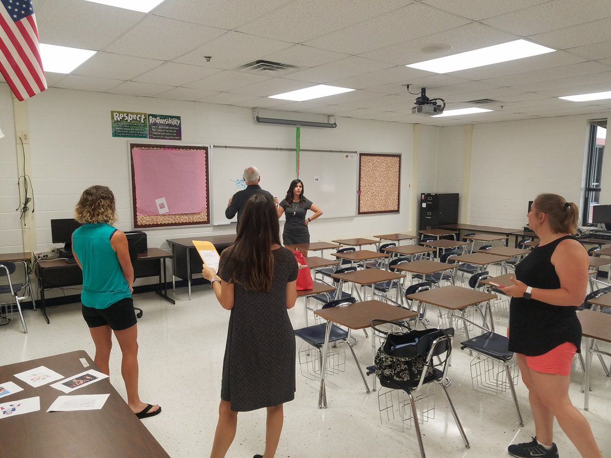 RyanRichter8's tweet photo. Teacher collaboration, escape room style! #rawlinsonteacherretreat https://t.co/Oc4KoaELZ5