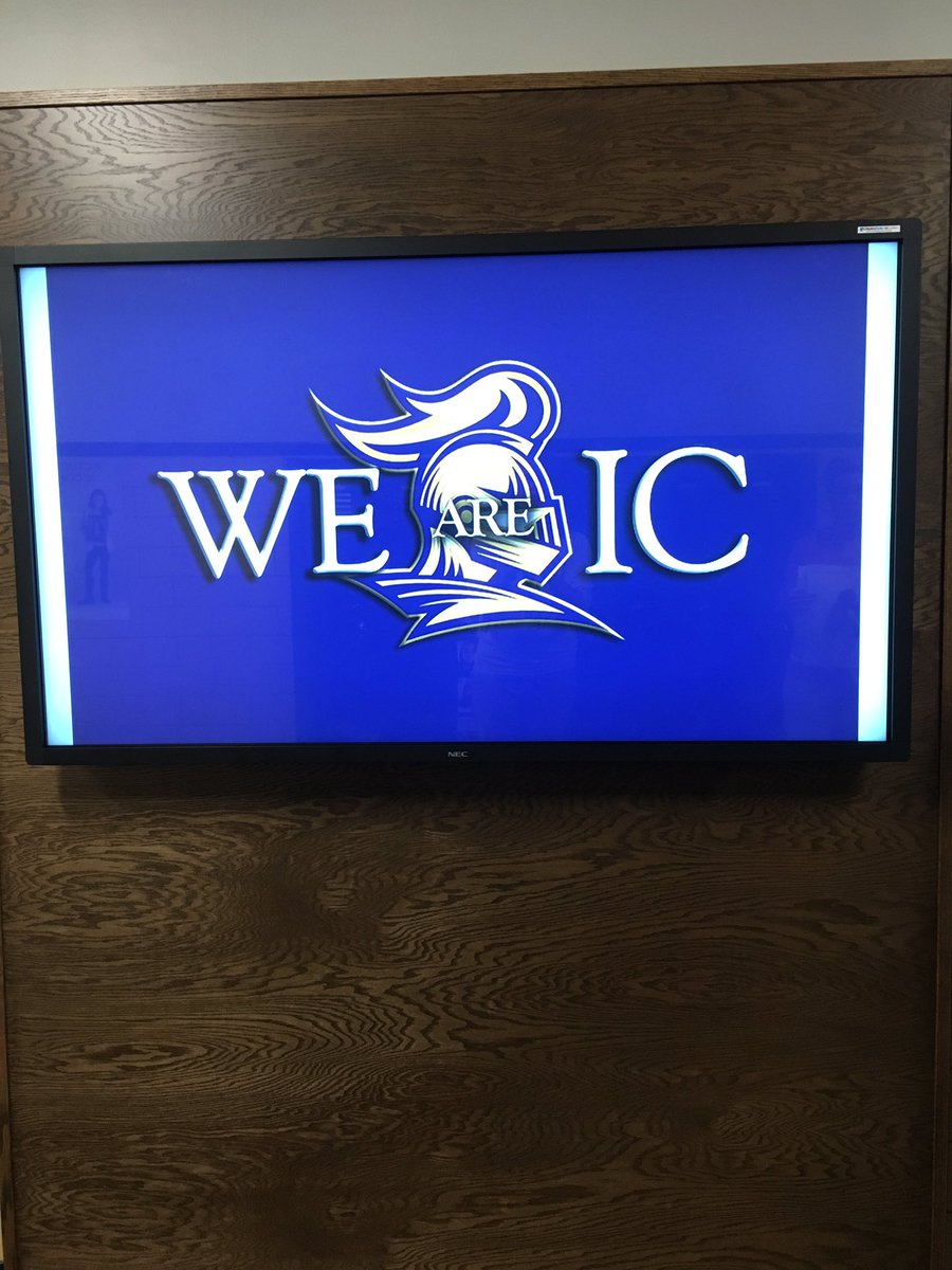 ICCatholicPrep's tweet image. Welcome back students!! Love to see all the happy faces on the first day of classes! #iccpknights #weareic #firstdaybestday