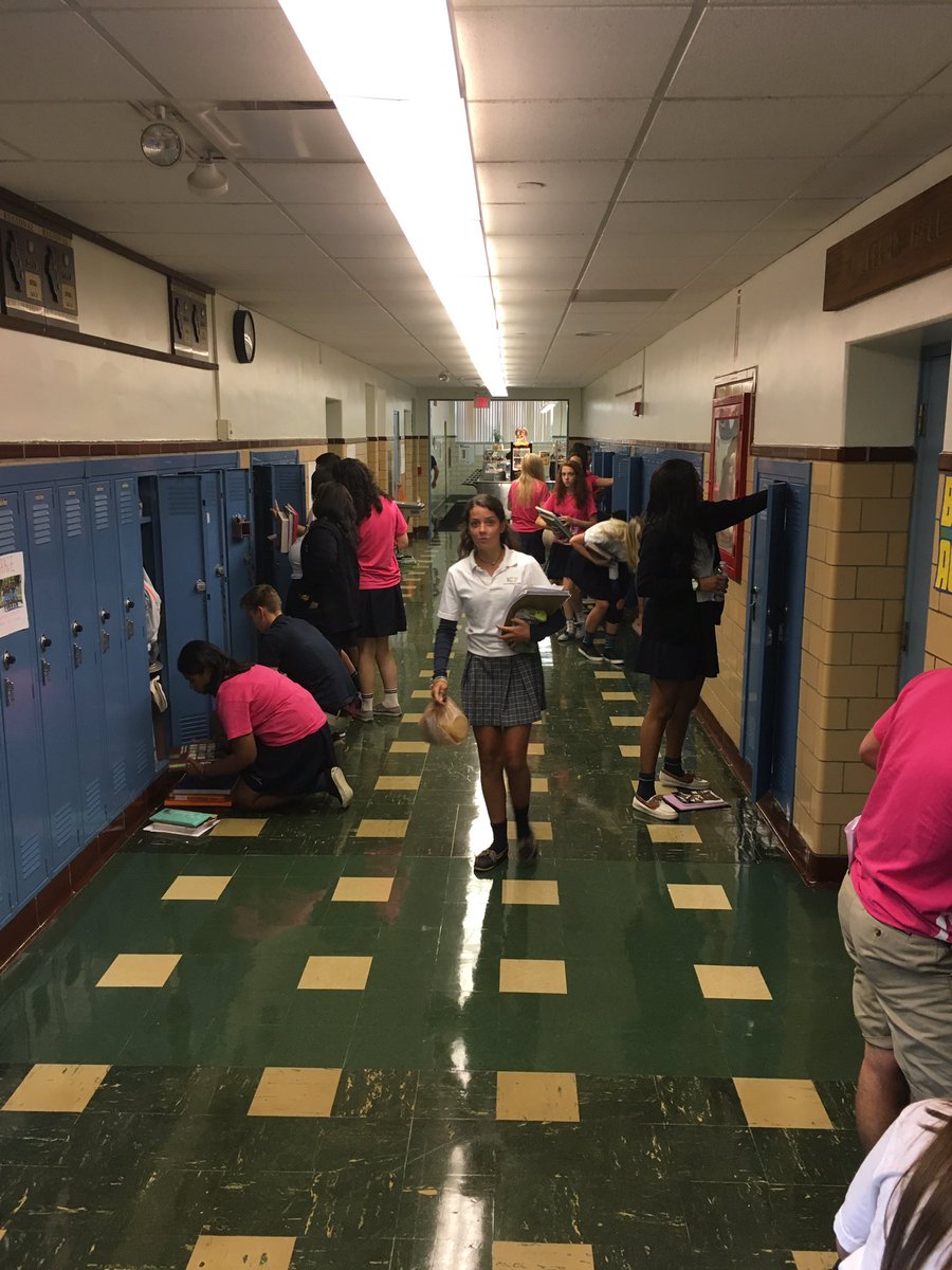 ICCatholicPrep's tweet image. Welcome back students!! Love to see all the happy faces on the first day of classes! #iccpknights #weareic #firstdaybestday